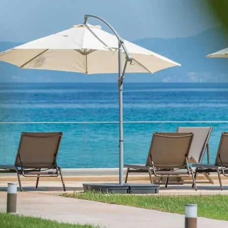 아파트 Arelia Beachfront Garden View *