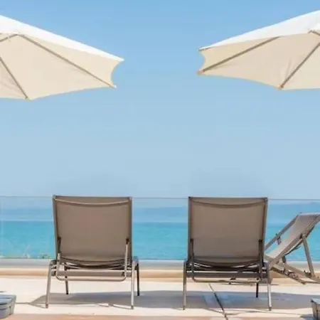 Arelia Beachfront Garden View *