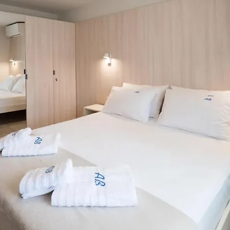 아파트 Arelia Beachfront Garden View 페프코초리