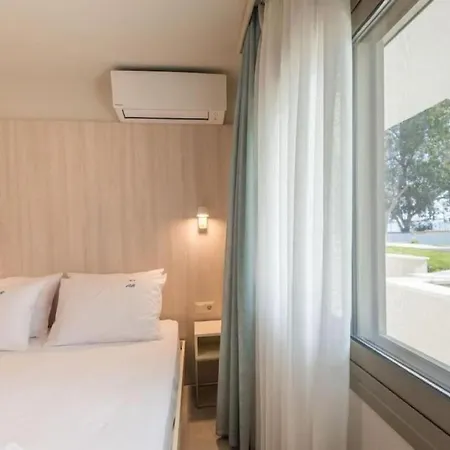 Arelia Beachfront Garden View Apartment Pefkochori