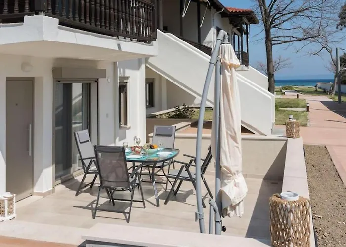 Apartment Arelia Beachfront Garden View