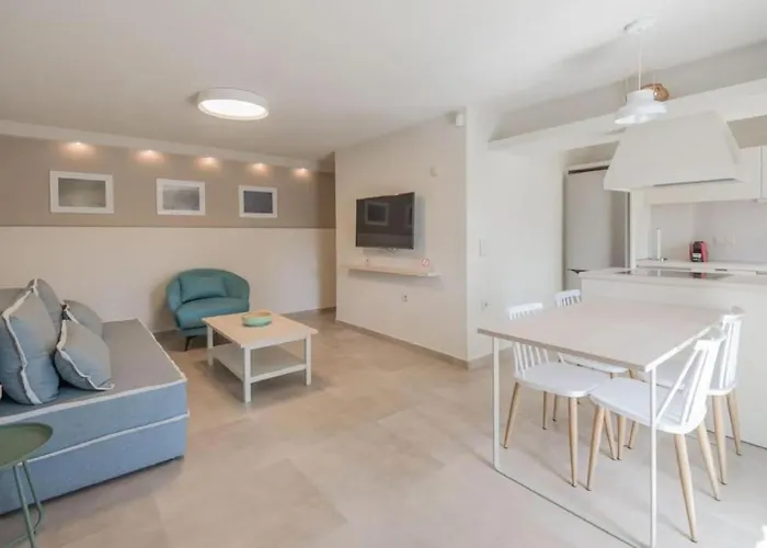 Arelia Beachfront Garden View Apartment Pefkochori