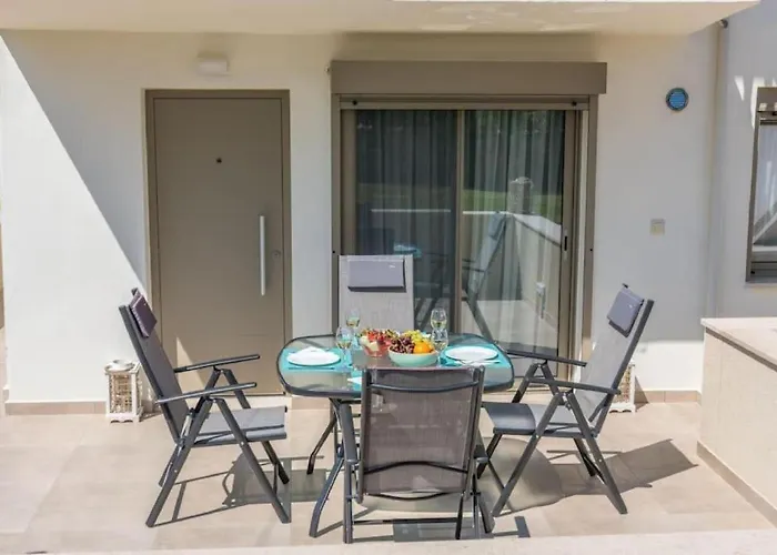 Arelia Beachfront Garden View *