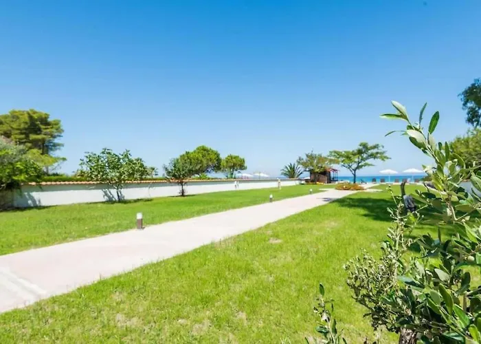 Arelia Beachfront Garden View Pefkochori