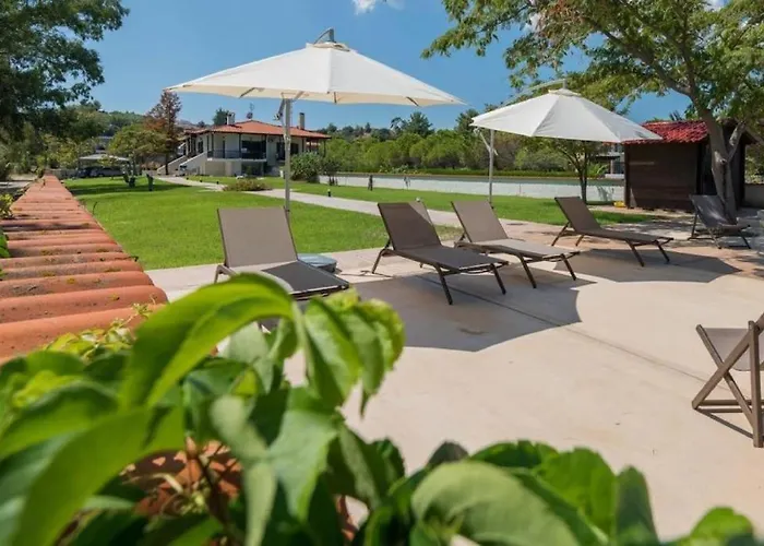 Apartment Arelia Beachfront Garden View