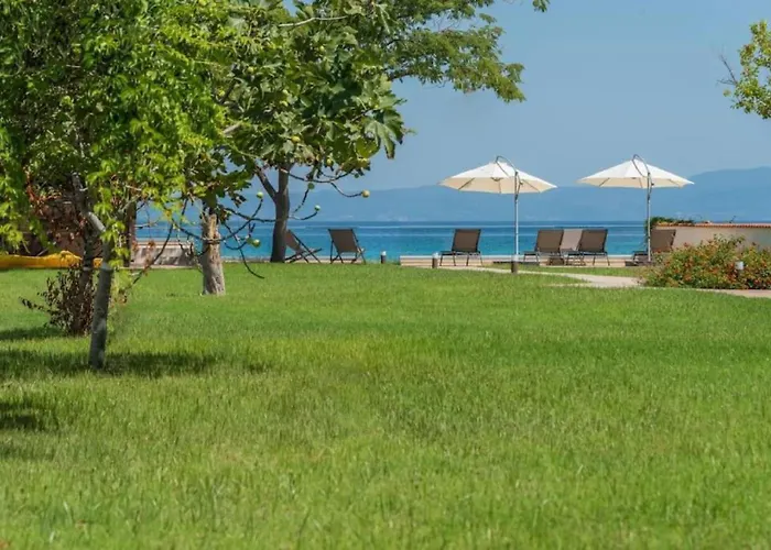 Apartment Arelia Beachfront Garden View *