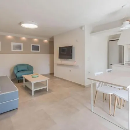 Arelia Beachfront Garden View Apartment Pefkochori