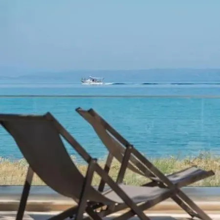 Arelia Beachfront Garden View Apartment Pefkochori