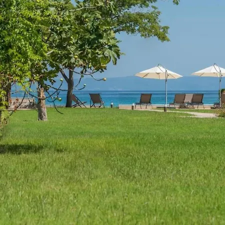 Apartment Arelia Beachfront Garden View *