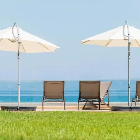 Arelia Beachfront Garden View Appartement *