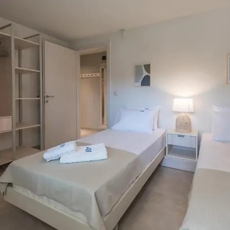 Apartment Arelia Beachfront Garden View *