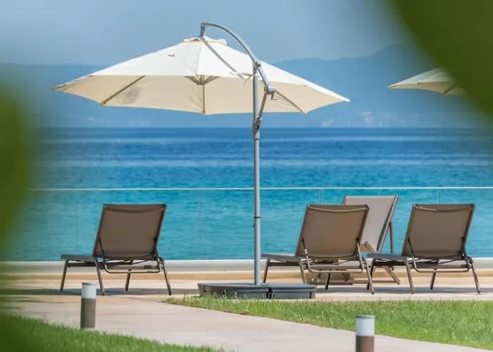 Daire Arelia Beachfront Garden View *