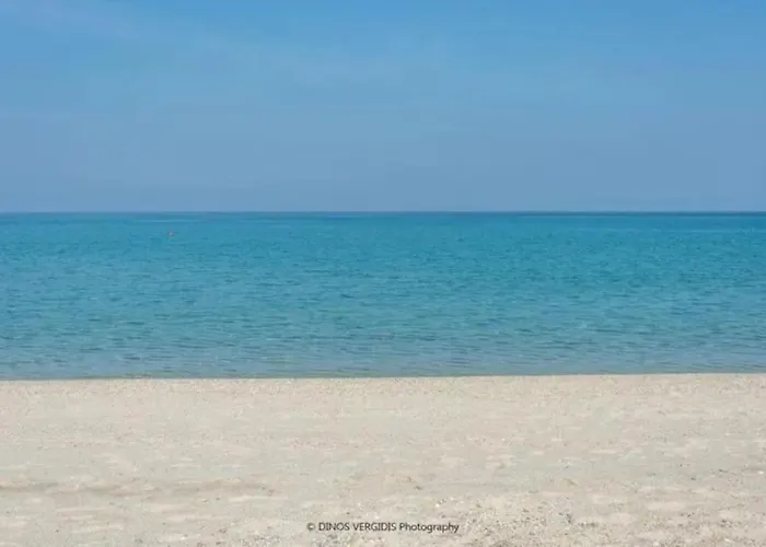 Daire Arelia Beachfront Garden View