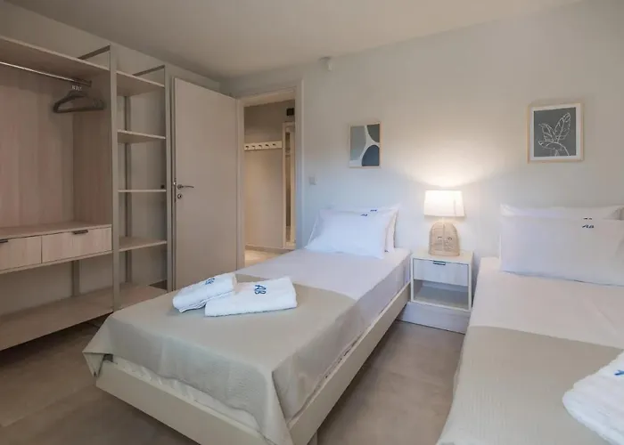 Daire Arelia Beachfront Garden View *